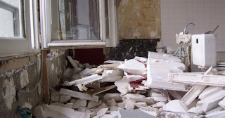 Демонтаж хрущевки в Ялуторовске - удаление старых полов и стен по выгодной цене от 1753 рублей.